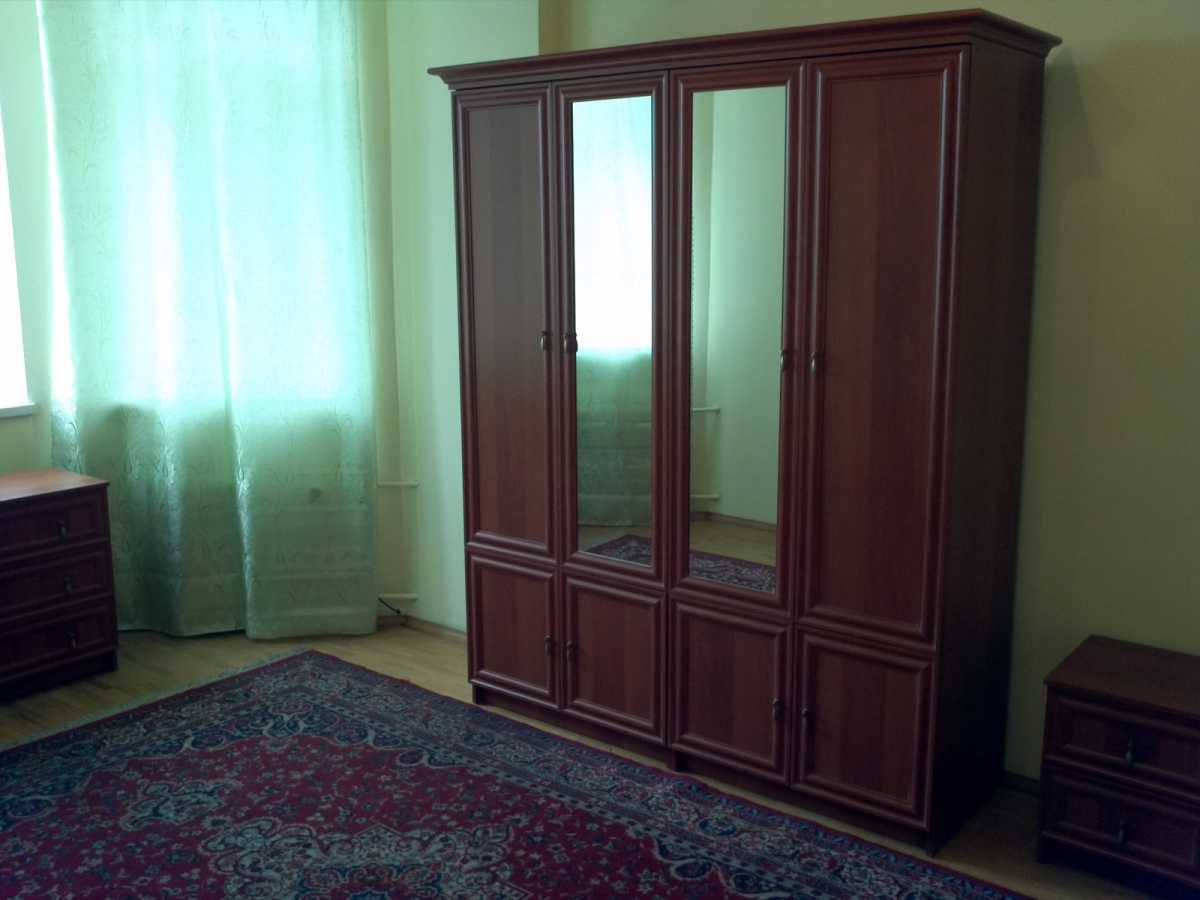 Аренда 1-комнатной квартиры 52 м², Строителей ул., 30