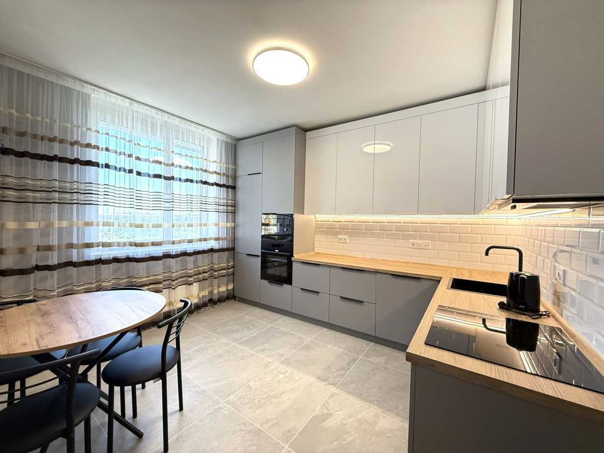 Оренда 1-кімнатної квартири 43 м², Воскресенська вул., 2В