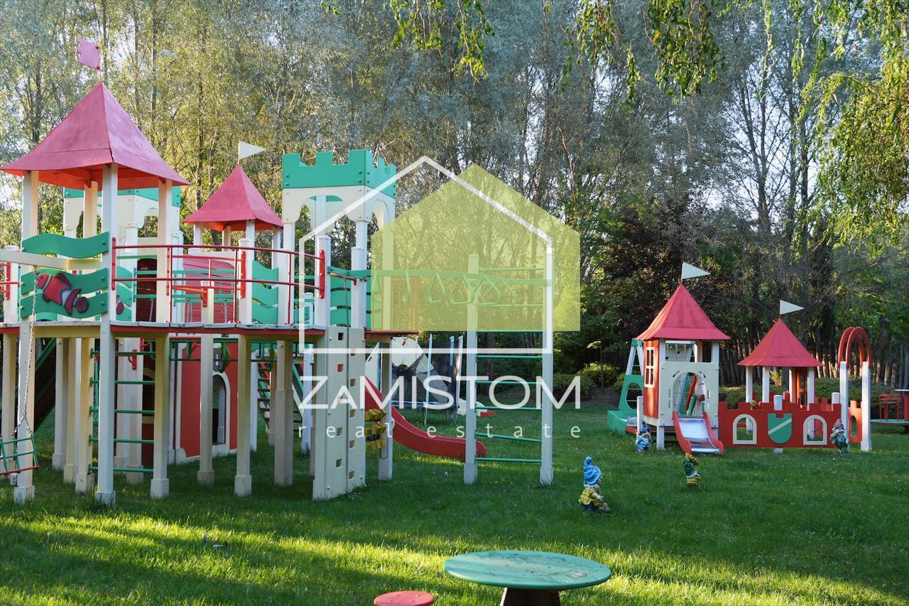 Продаж котеджу 800 м²
