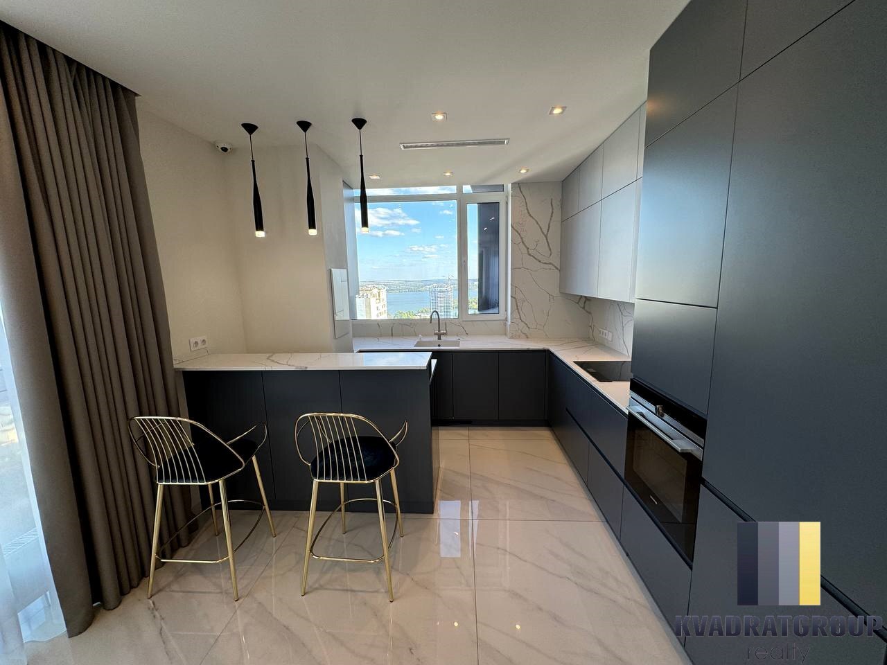 Аренда 3-комнатной квартиры 120 м², Симферопольская ул.