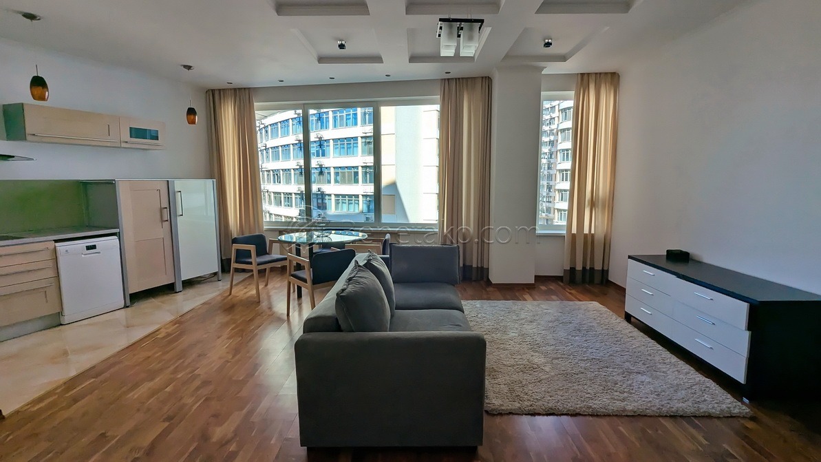 Продажа 2-комнатной квартиры 85 м², Литературная ул., 1А