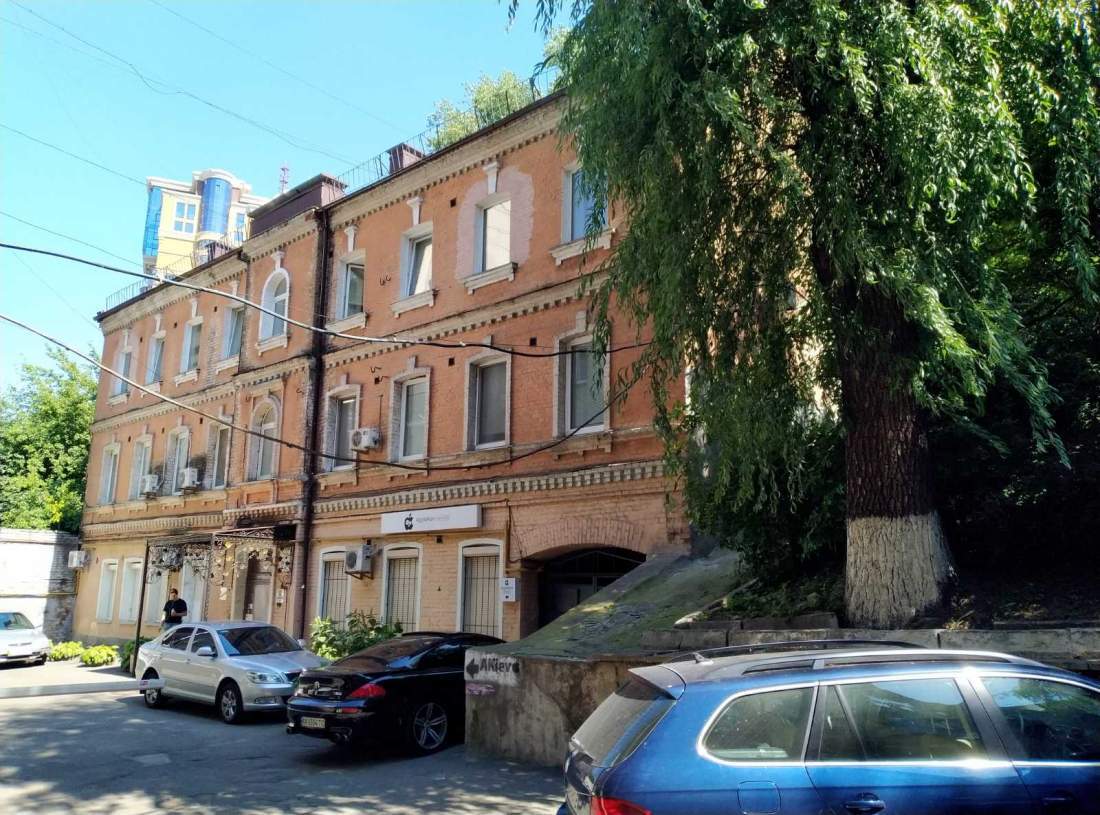 Продажа жилого многоквартирного дома 630 м², Бассейная ул., 21А