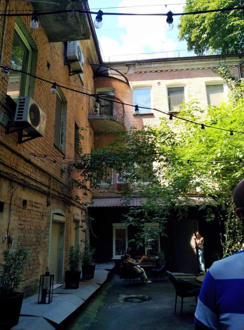 Продажа жилого многоквартирного дома 630 м², Бассейная ул., 21А