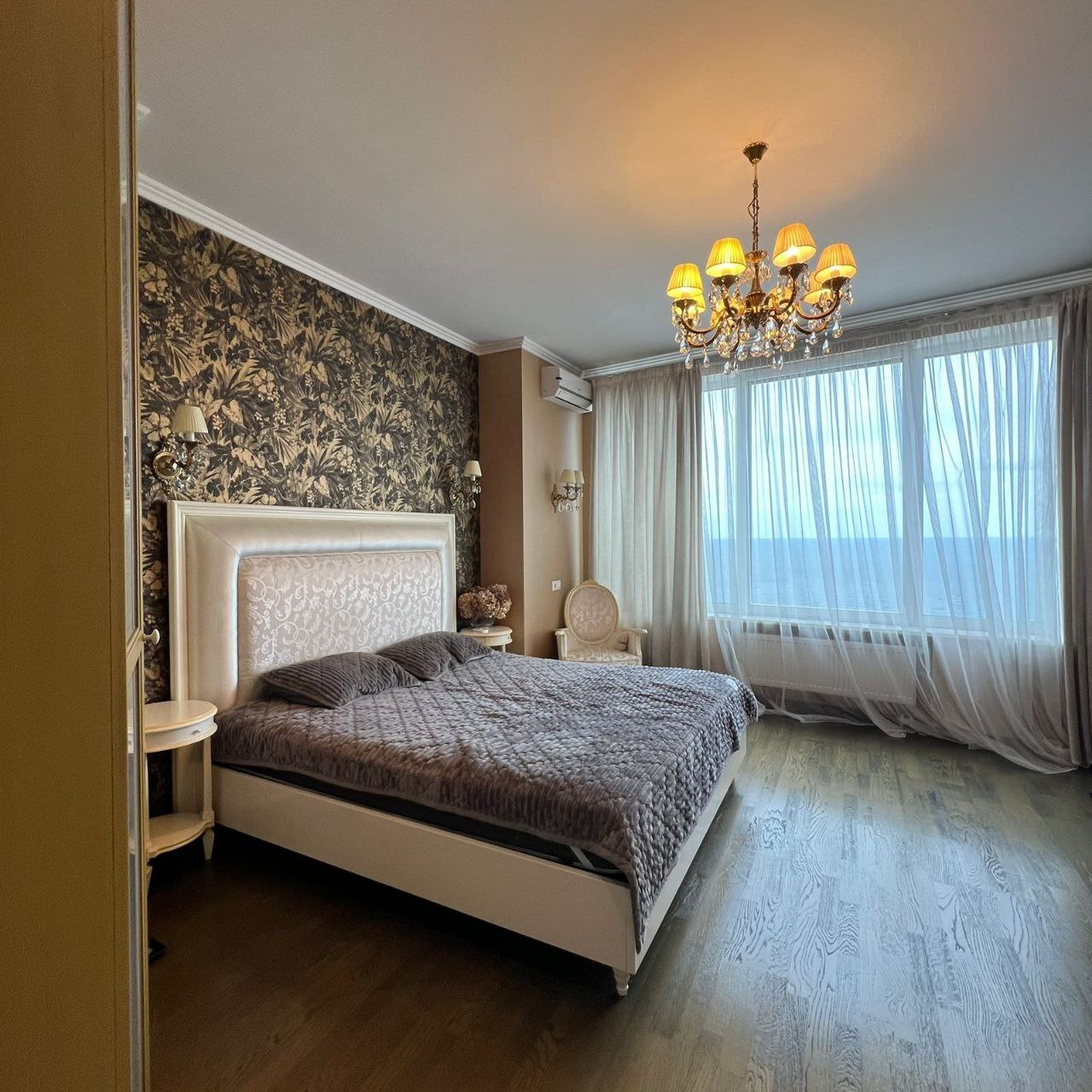 Аренда 2-комнатной квартиры 135 м², Литературная ул., 1А
