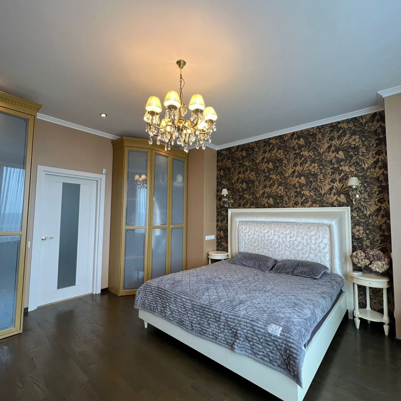 Аренда 2-комнатной квартиры 135 м², Литературная ул., 1А
