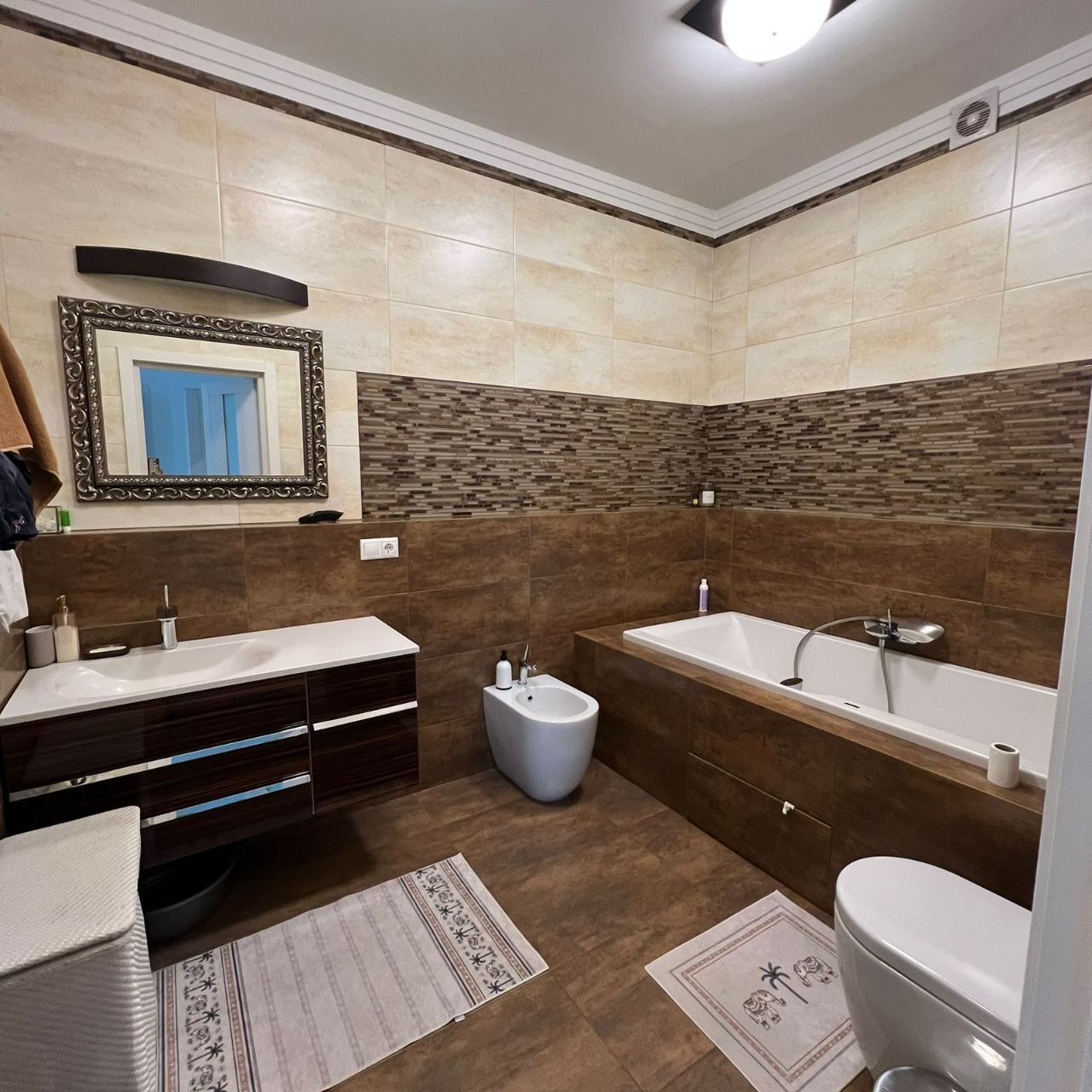 Аренда 2-комнатной квартиры 135 м², Литературная ул., 1А