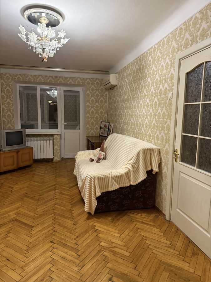 Продажа 3-комнатной квартиры 50 м², Строителей ул., 8