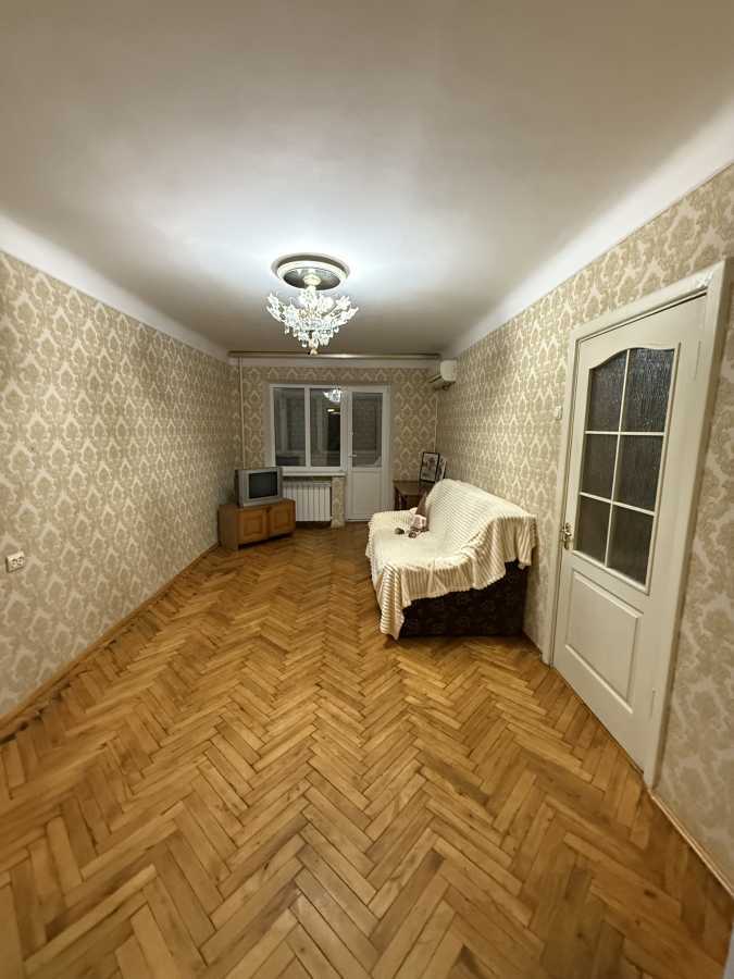Продажа 3-комнатной квартиры 50 м², Строителей ул., 8