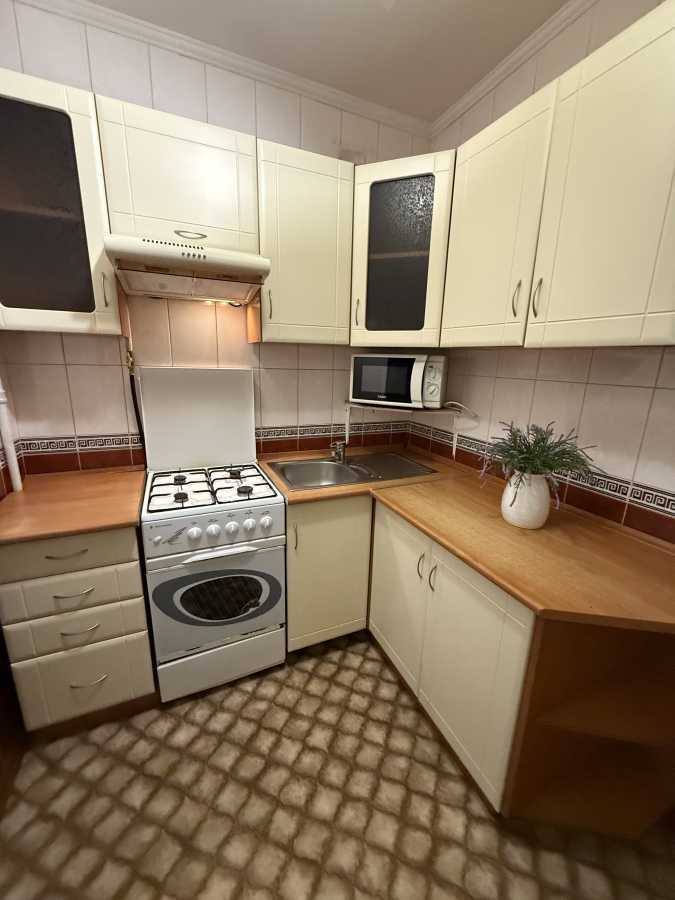 Продажа 3-комнатной квартиры 50 м², Строителей ул., 8