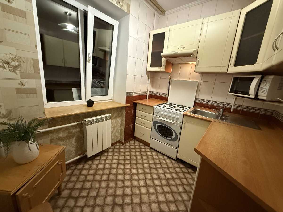 Продажа 3-комнатной квартиры 50 м², Строителей ул., 8
