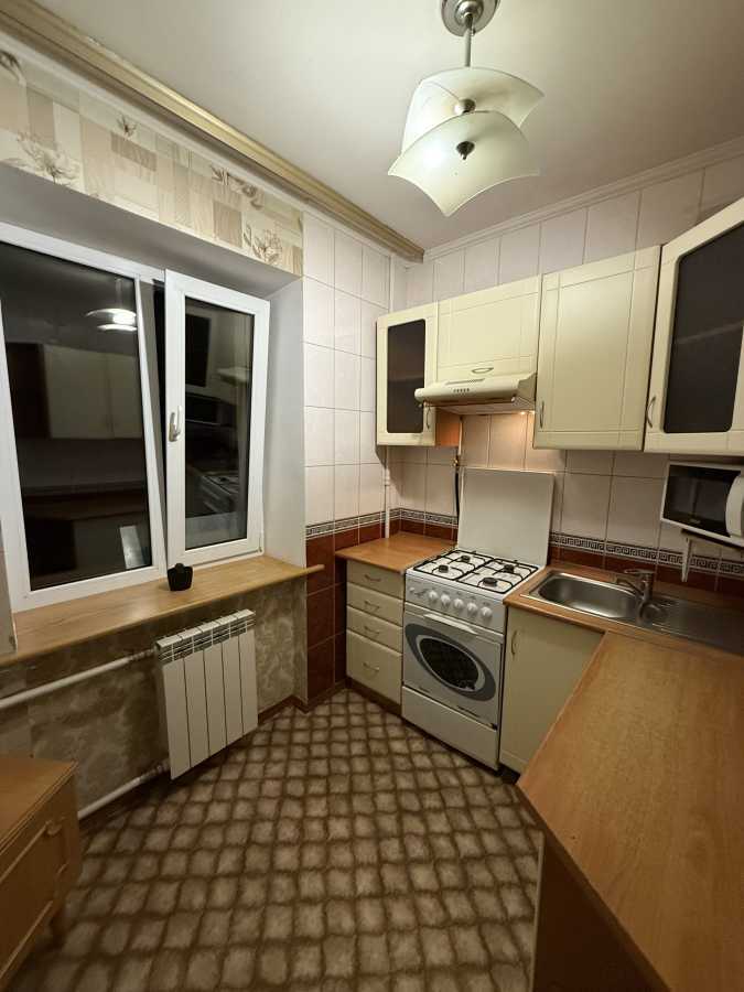 Продажа 3-комнатной квартиры 50 м², Строителей ул., 8