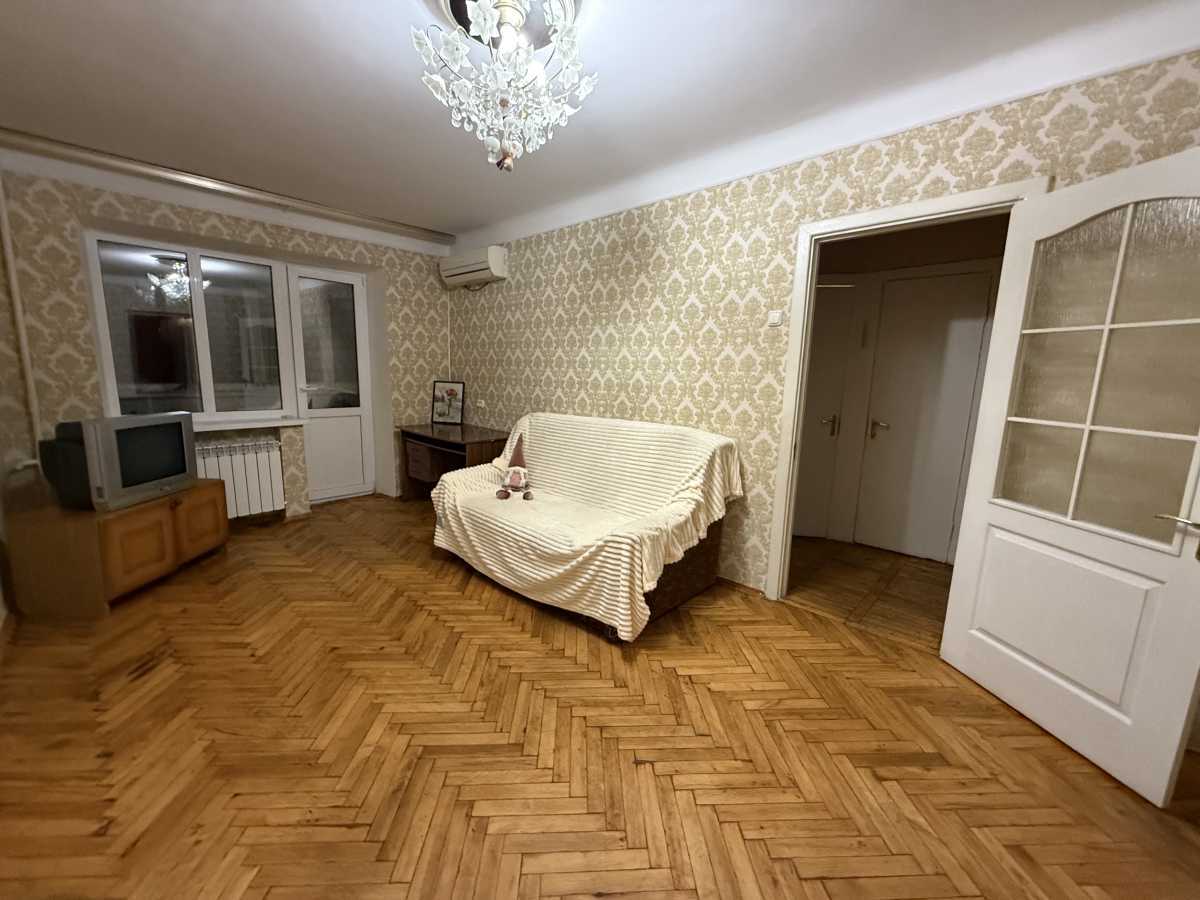 Продажа 3-комнатной квартиры 50 м², Строителей ул., 8