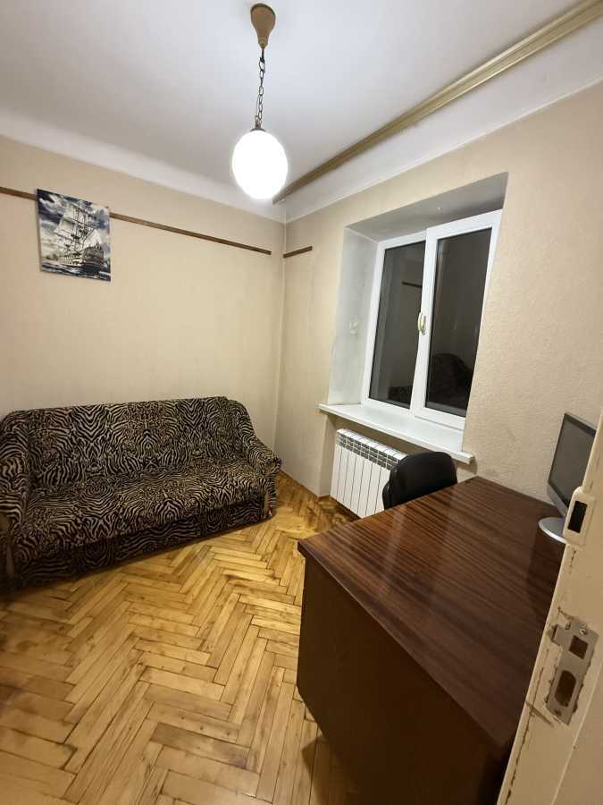 Продажа 3-комнатной квартиры 50 м², Строителей ул., 8