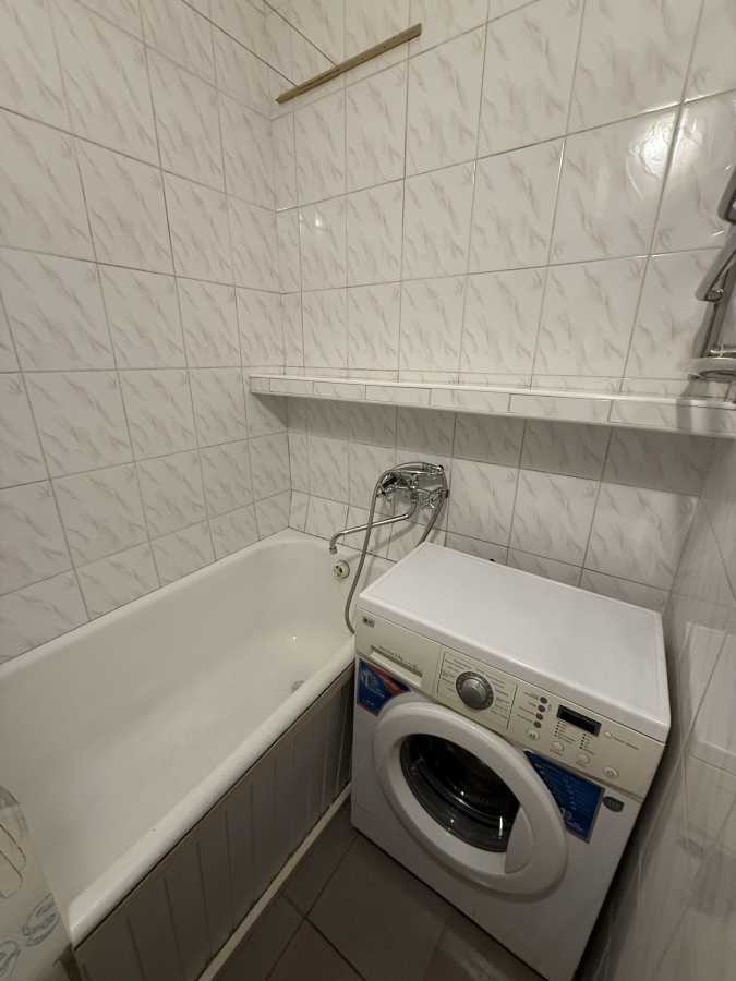 Продажа 3-комнатной квартиры 50 м², Строителей ул., 8
