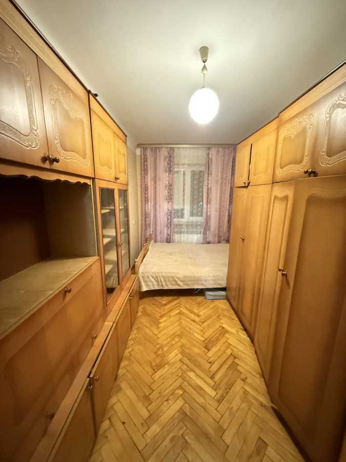 Продажа 3-комнатной квартиры 50 м², Строителей ул., 8