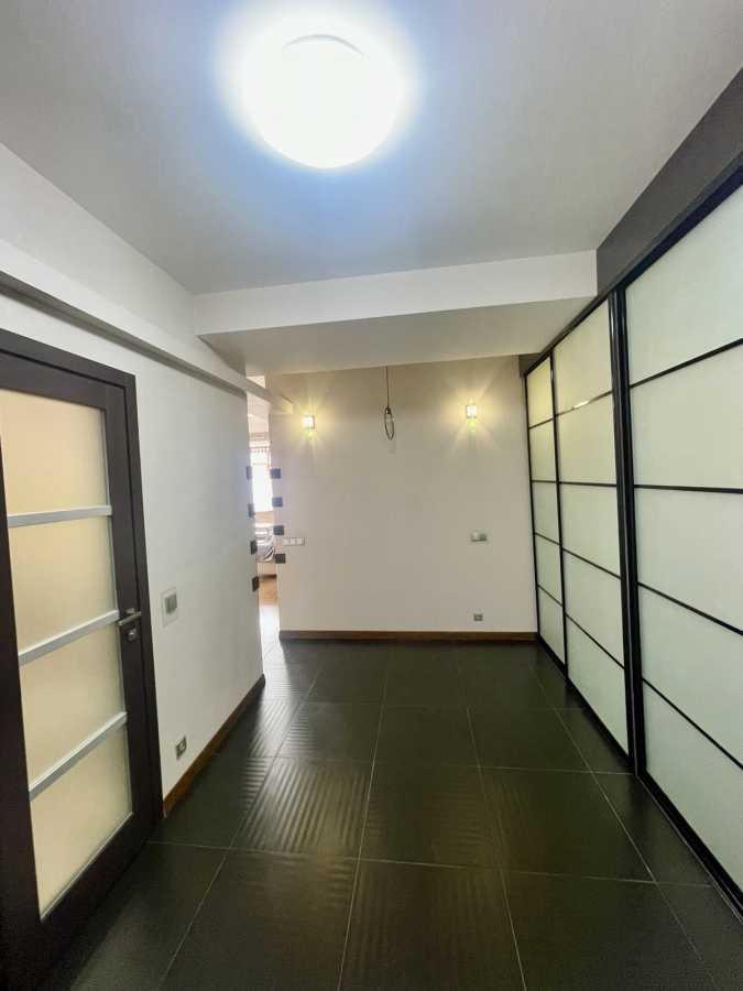 Аренда 3-комнатной квартиры 196 м², Панаса Мирного ул., 12