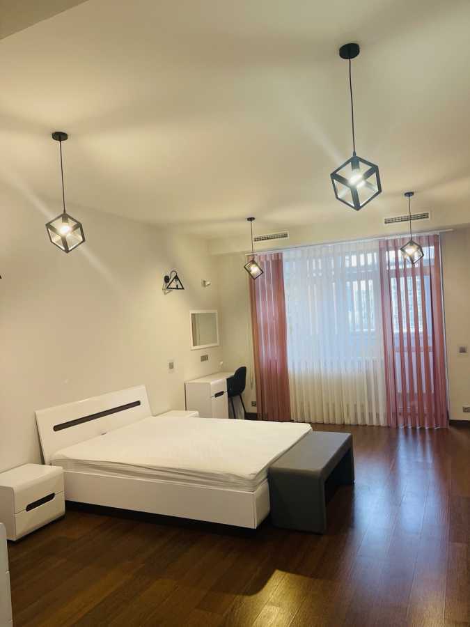 Аренда 3-комнатной квартиры 196 м², Панаса Мирного ул., 12