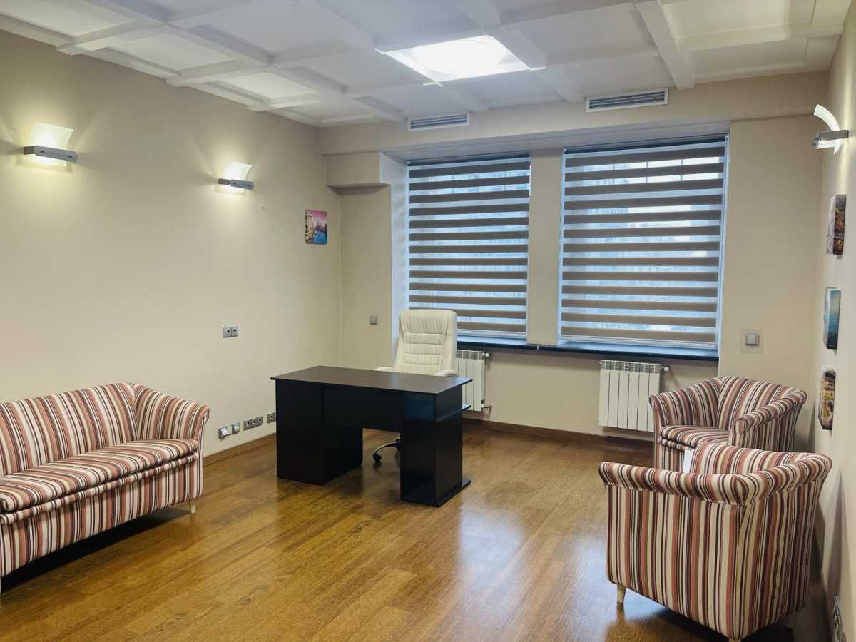 Аренда 3-комнатной квартиры 196 м², Панаса Мирного ул., 12