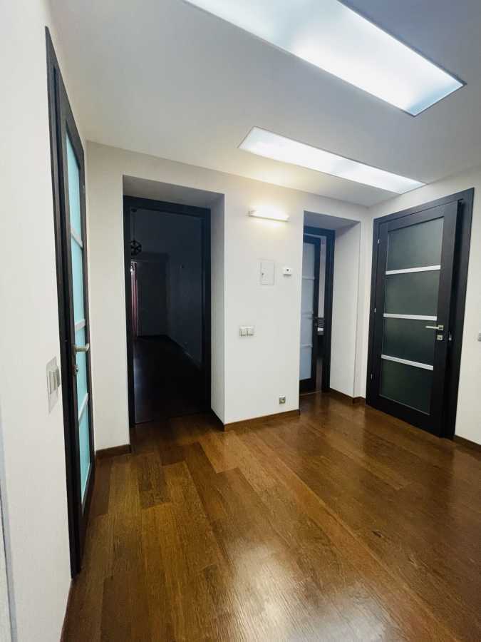 Аренда 3-комнатной квартиры 196 м², Панаса Мирного ул., 12