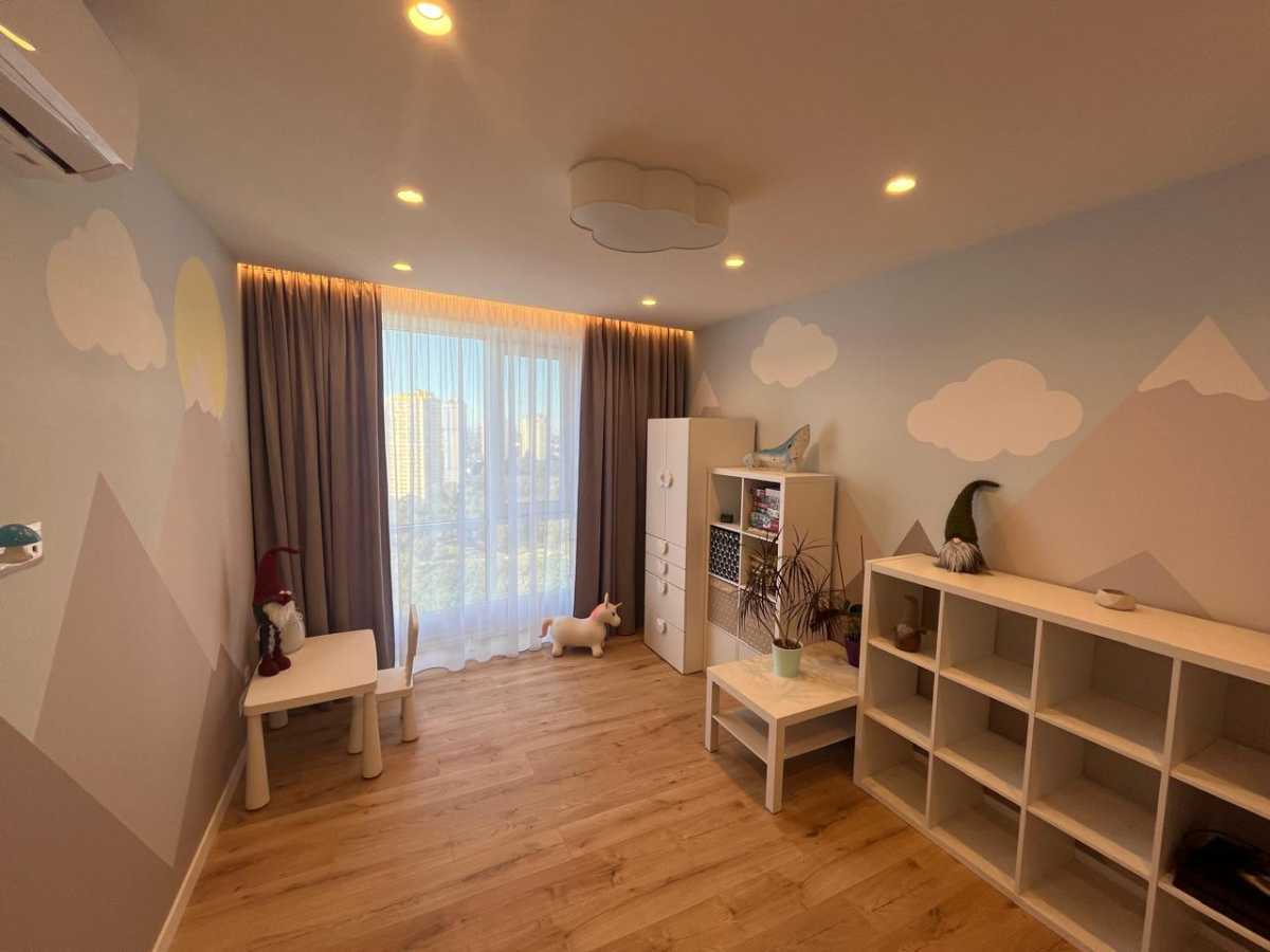 Аренда 3-комнатной квартиры 92.5 м², Князя Романа Мстиславича, 28А