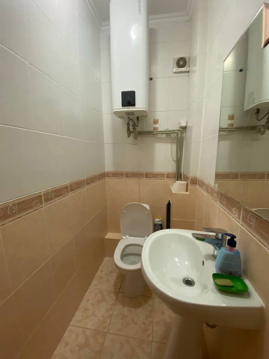 Оренда 2-кімнатної квартири 75 м², Введенська вул.