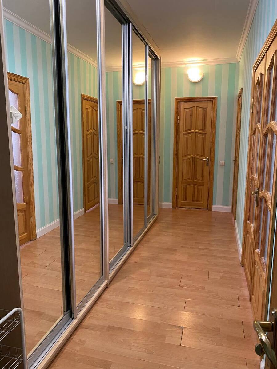 Оренда 2-кімнатної квартири 75 м², Введенська вул.