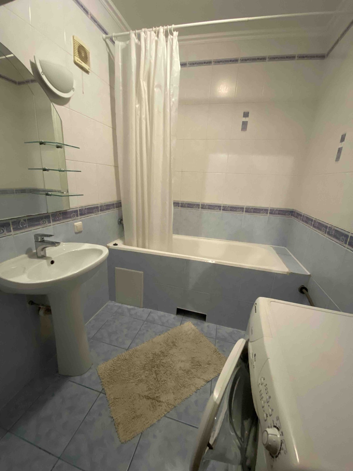 Оренда 2-кімнатної квартири 75 м², Введенська вул.