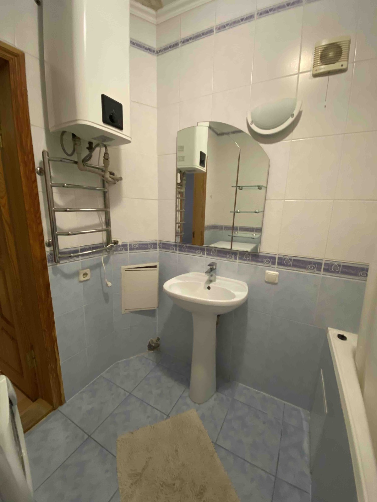 Оренда 2-кімнатної квартири 75 м², Введенська вул.