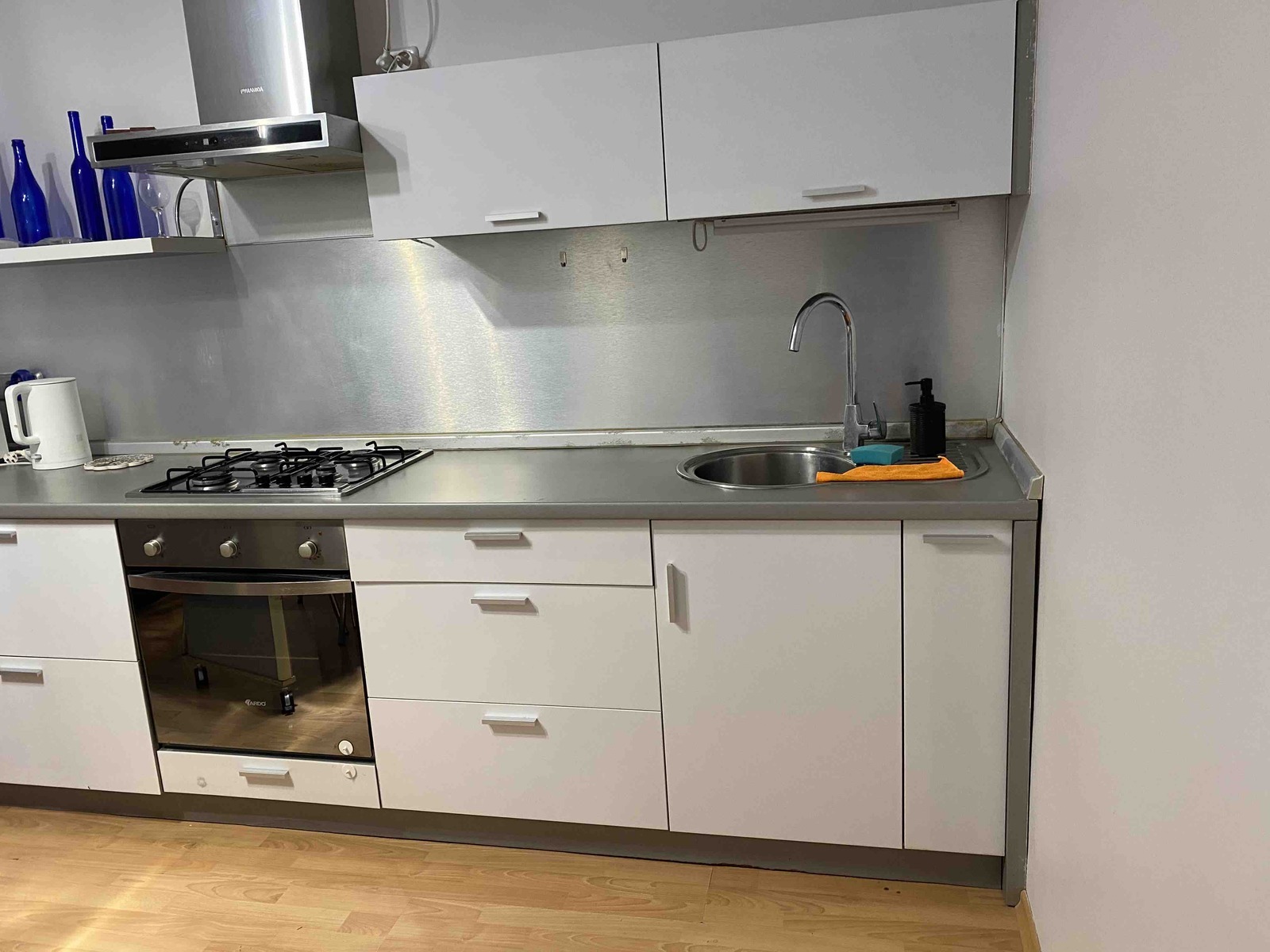 Оренда 2-кімнатної квартири 75 м², Введенська вул.