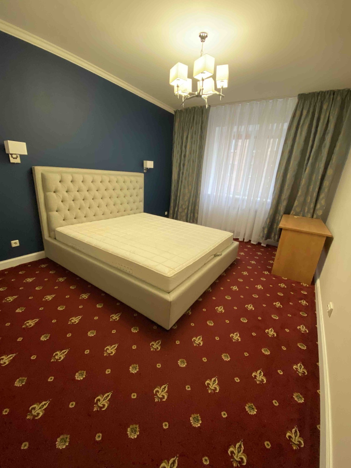 Оренда 2-кімнатної квартири 75 м², Введенська вул.