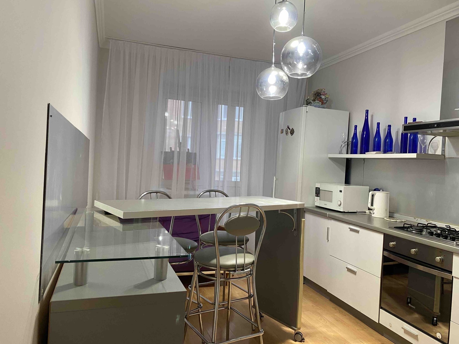 Оренда 2-кімнатної квартири 75 м², Введенська вул.