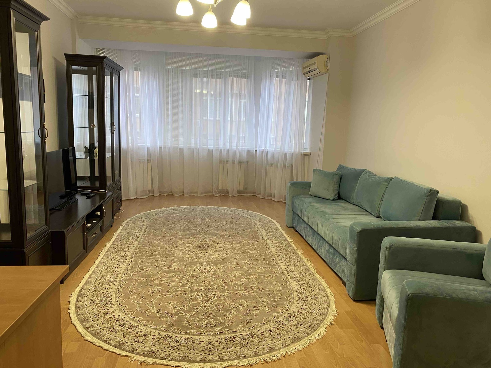 Оренда 2-кімнатної квартири 75 м², Введенська вул.