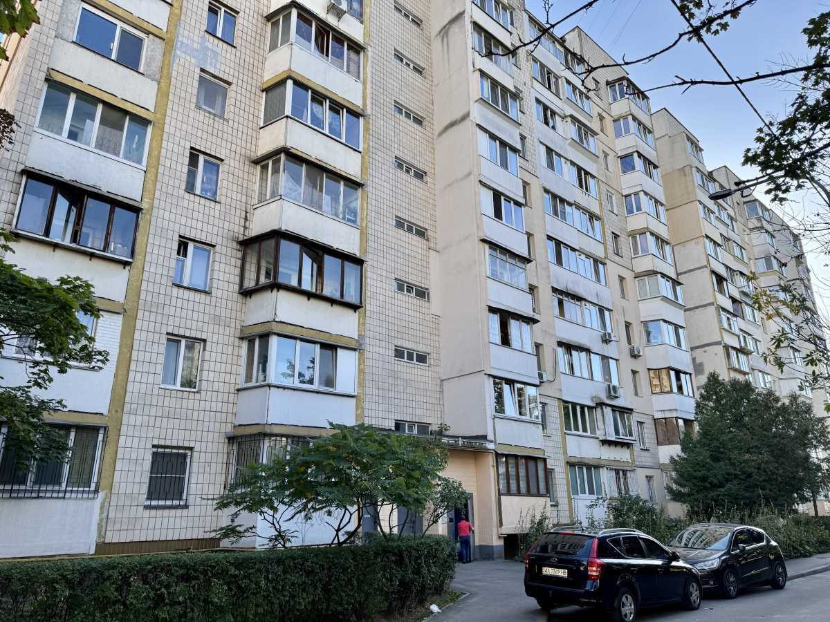 Продаж 3-кімнатної квартири 69 м², Прилужна вул., 10