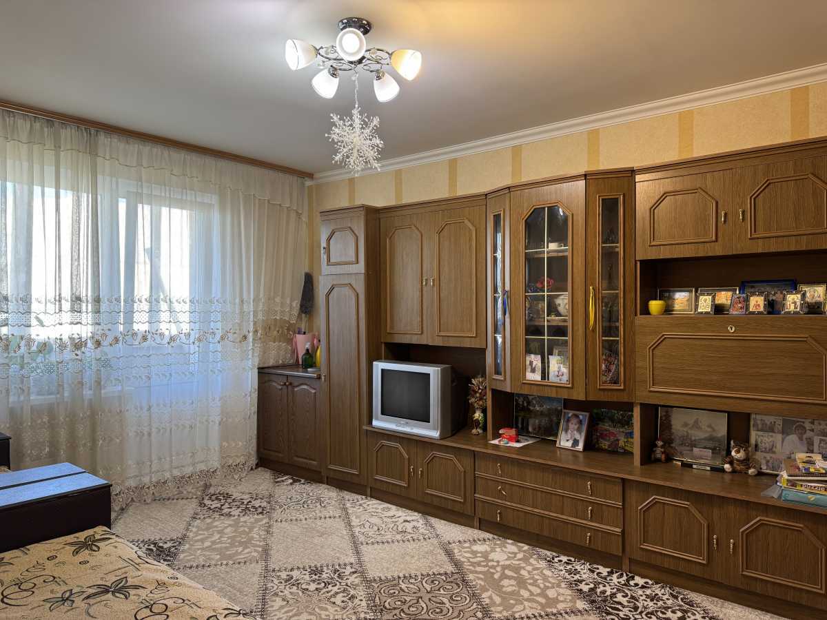 Продаж 3-кімнатної квартири 69 м², Прилужна вул., 10