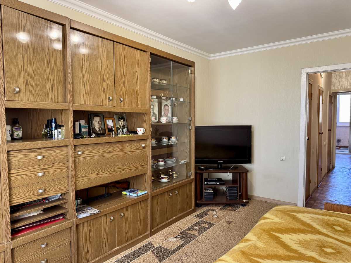 Продаж 3-кімнатної квартири 69 м², Прилужна вул., 10