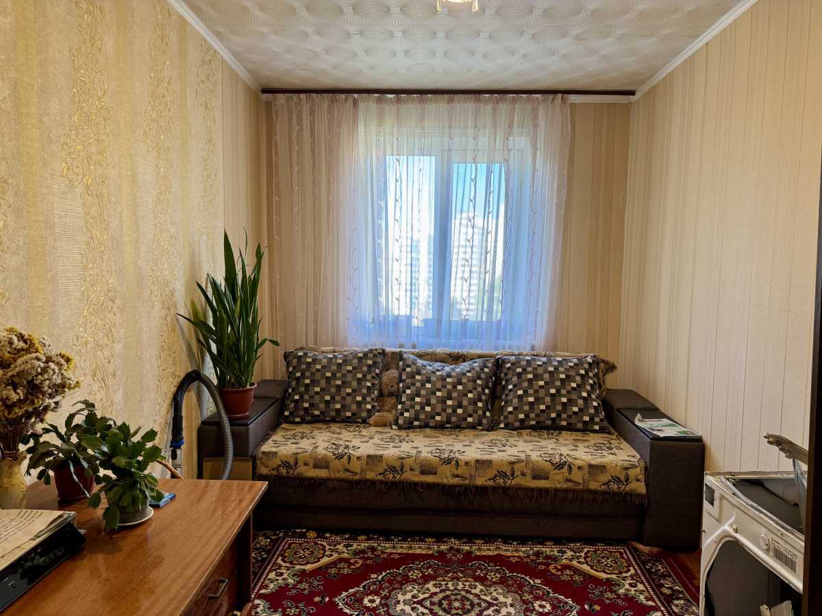 Продаж 3-кімнатної квартири 69 м², Прилужна вул., 10