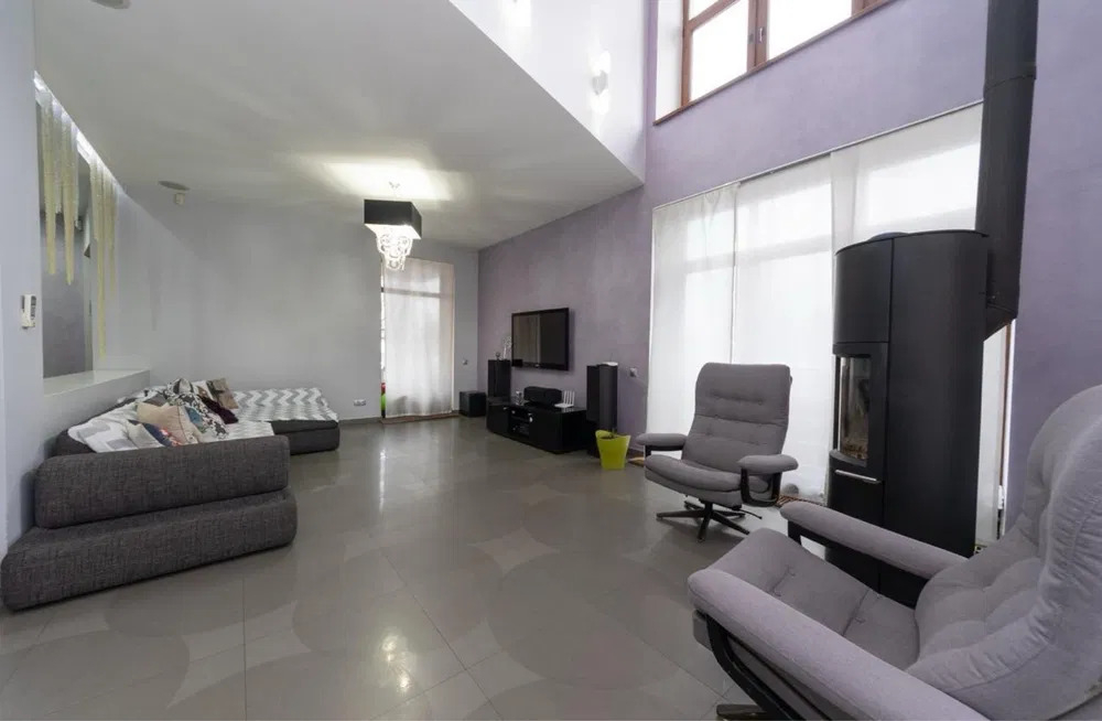 Аренда коттеджа 345 м², Белицкая ул.