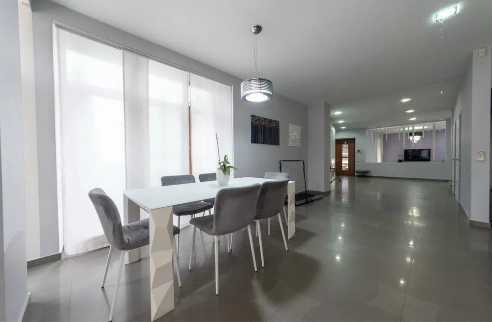 Аренда коттеджа 345 м², Белицкая ул.
