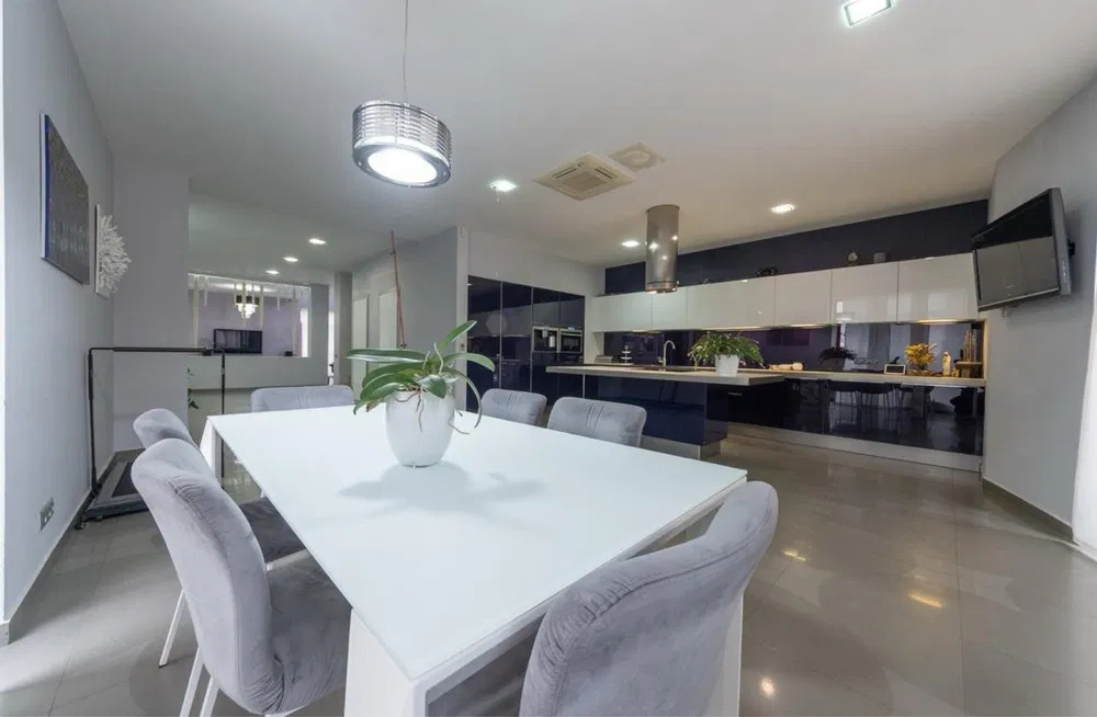 Аренда коттеджа 345 м², Белицкая ул.
