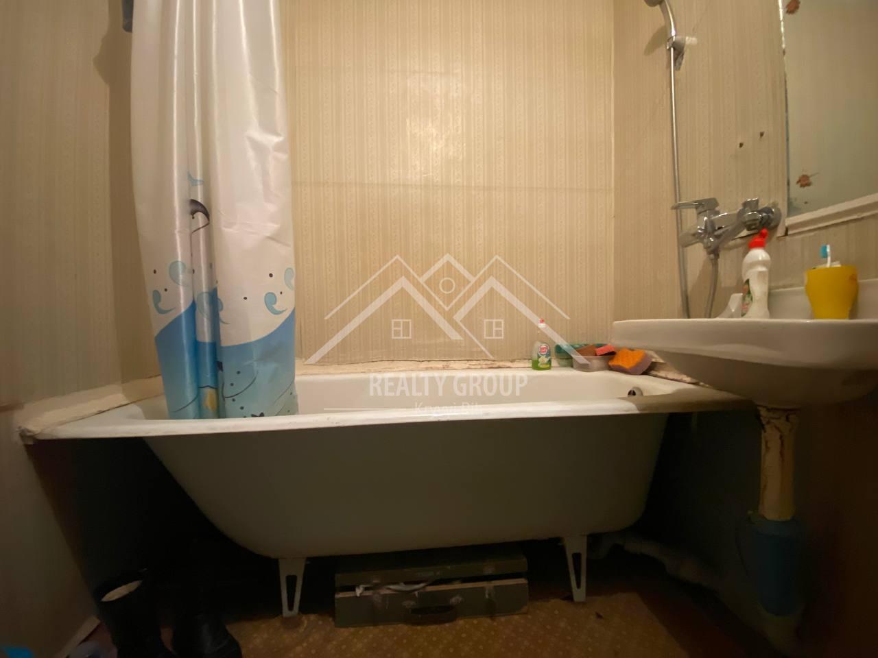 Продажа 3-комнатной квартиры 65 м², Вечерний бул.