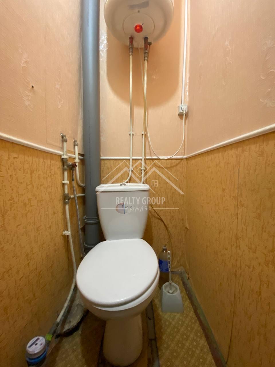 Продажа 3-комнатной квартиры 65 м², Вечерний бул.