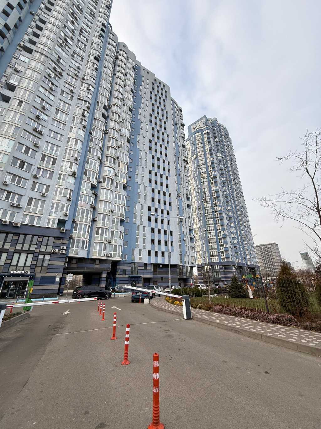 Продажа 2-комнатной квартиры 70 м², Соборности просп.