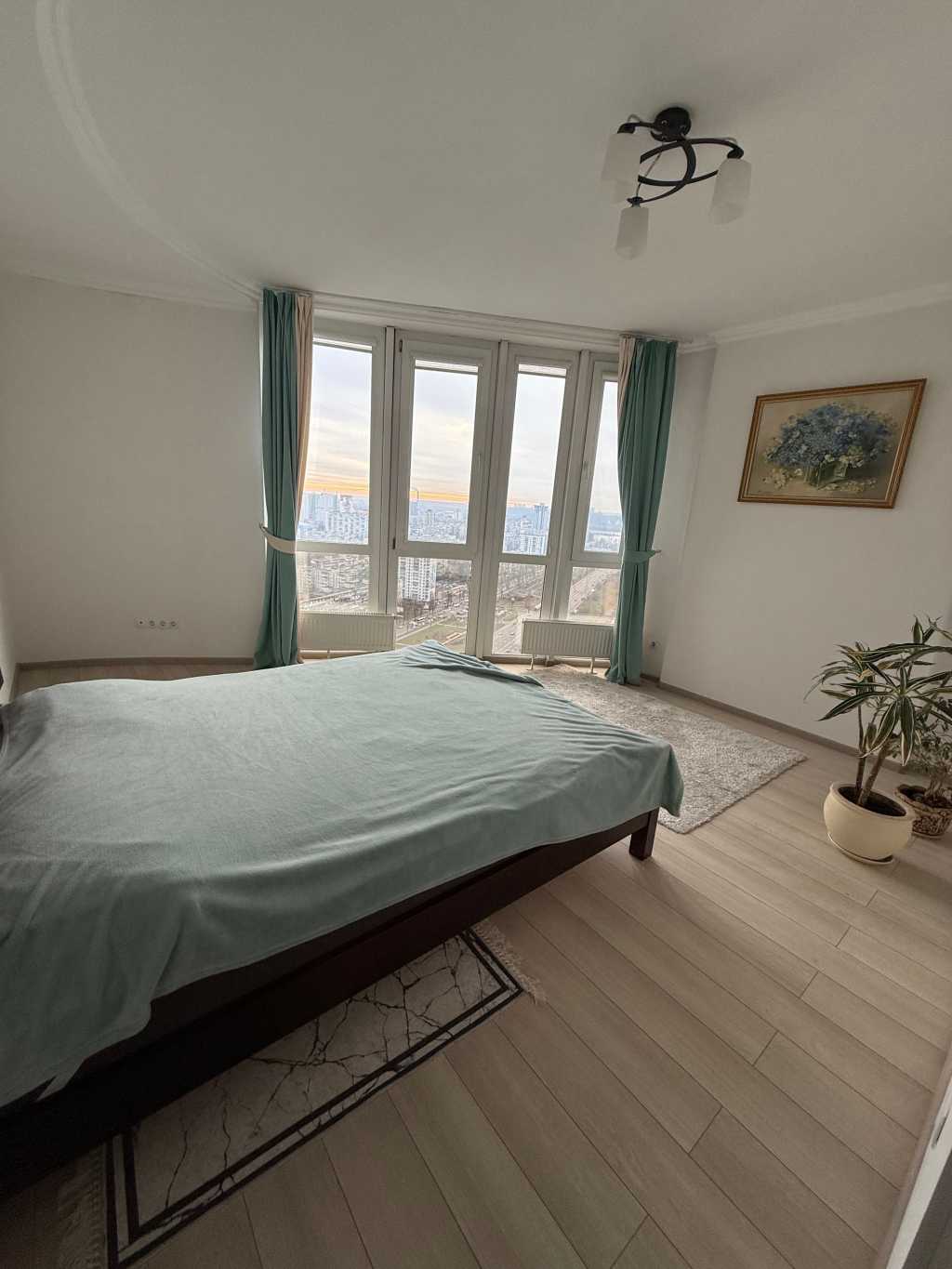Продажа 2-комнатной квартиры 70 м², Соборности просп.