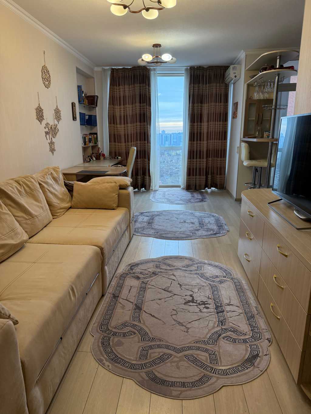 Продажа 2-комнатной квартиры 70 м², Соборности просп.