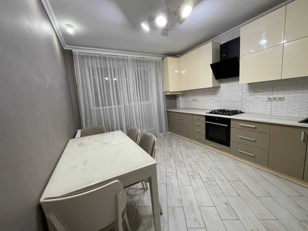 Продажа 2-комнатной квартиры 60 м², Вячеслава Черновола ул.