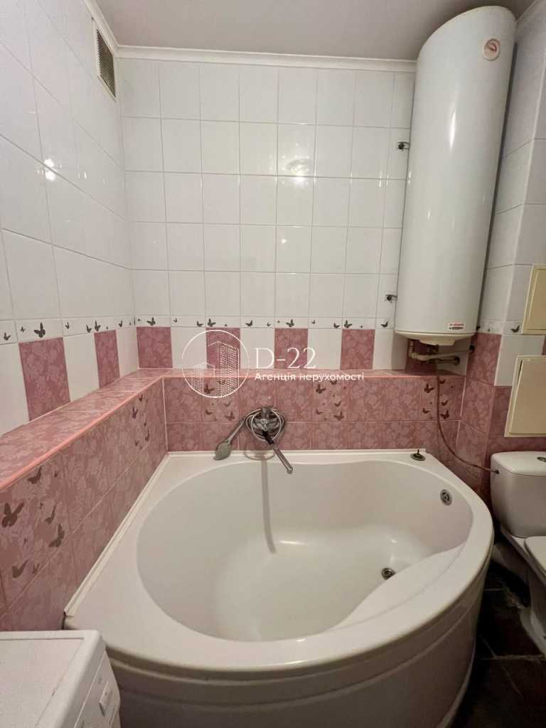 Продажа 3-комнатной квартиры 107.7 м², Василия Кричевского пер., Симоненко, 4