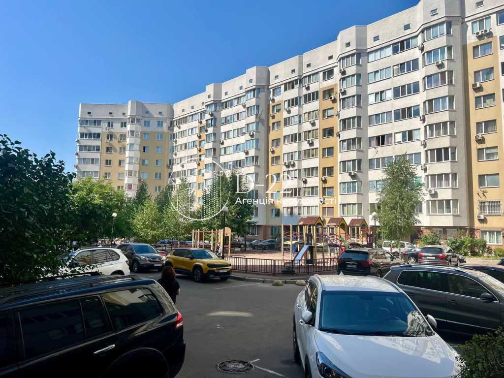 Продажа 3-комнатной квартиры 107.7 м², Василия Кричевского пер., Симоненко, 4