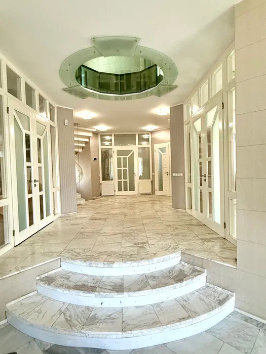 Оренда будинку 485 м², Либідська вул.