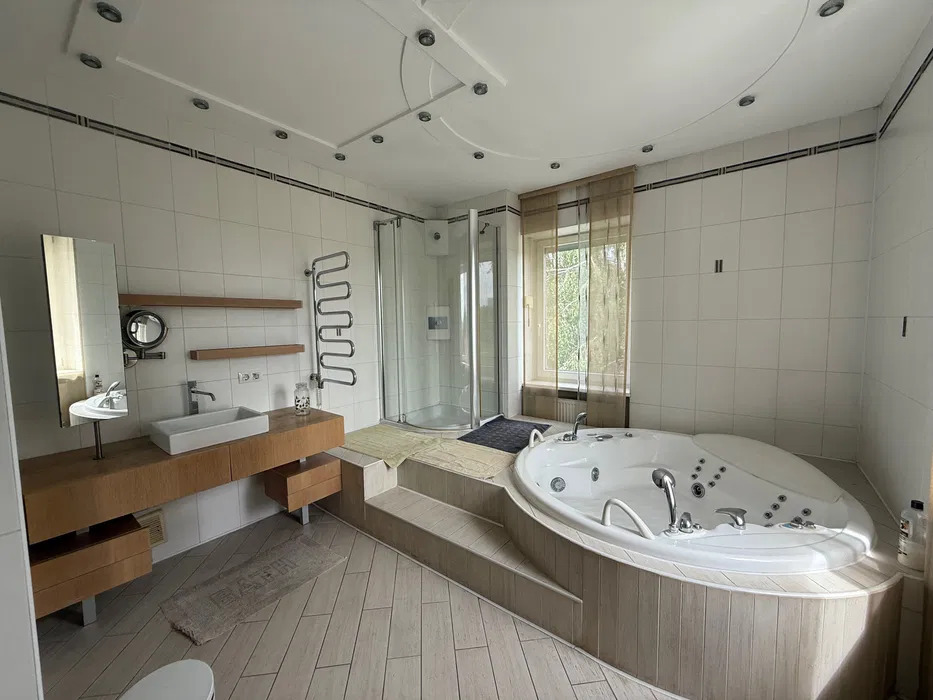 Оренда будинку 485 м², Либідська вул.