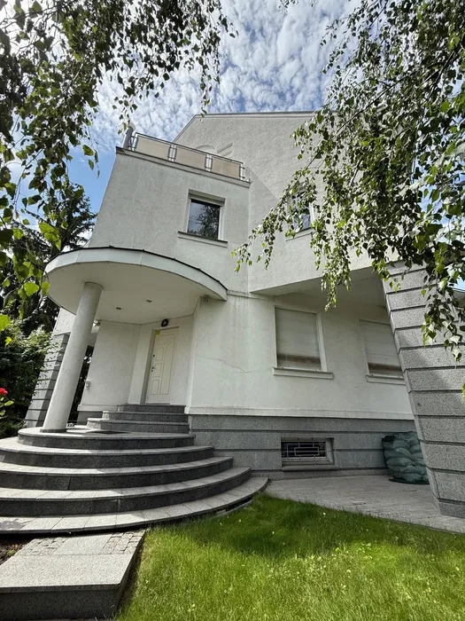Оренда будинку 485 м², Либідська вул.